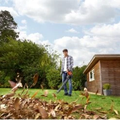 Black & Decker BLACK+DECKER BEBLV300SB- Souffleur QS - 404 Km/h - 3000W - Fonction Aspiration/soufflage - Filaire -Outils Pro Soldes 1200x1195