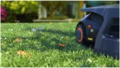 Black & Decker BLACK+DECKER BCRMW123-QW Robot Tondeuse Avec Autonettoyant - 12V - 18cm - Robot Domestique Inclus -Outils Pro Soldes 1200x682