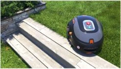 Black & Decker BLACK+DECKER BCRMW123-QW Robot Tondeuse Avec Autonettoyant - 12V - 18cm - Robot Domestique Inclus -Outils Pro Soldes 1200x683 1