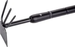 Black & Decker BLACK+DECKER Cultivateur Avec Houe - Râteau De Jardin Et Houe - Longueur Ajustable 66-101CM - Culture Et Désherbage - Zwart/ Oranje -Outils Pro Soldes 1200x763
