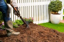 Black & Decker BLACK+DECKER Cultivateur Avec Houe BXGTTO7009 - Outil Combi - Poignée 148CM - Dents Longues Et Bord De Houe Pointu - Zwart/ Oranje -Outils Pro Soldes 1200x798 12