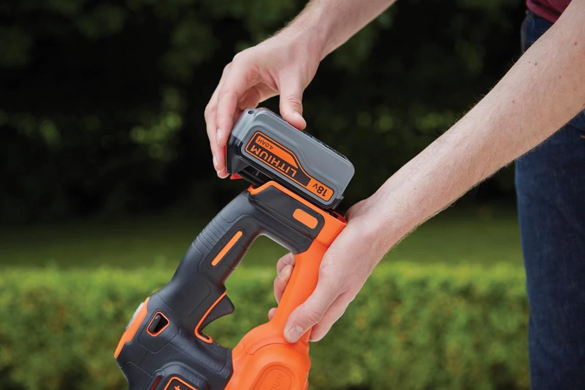 Black & Decker Taille-haie BLACK + DECKER GTC18504PC-QW - 18V - 50cm - Avec Batterie Et Chargeur 4 Black & Decker Taille-haie BLACK + DECKER GTC18504PC-QW - 18V - 50cm - Avec Batterie Et Chargeur - Image 2