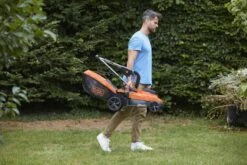 Black & Decker Tondeuse à Gazon BLACK + DECKER BCMW3318L2-QW - 18V - 33cm - Avec 2 Batteries Et Chargeur 22 Black & Decker Tondeuse à Gazon BLACK + DECKER BCMW3318L2-QW - 18V - 33cm - Avec 2 Batteries Et Chargeur -Outils Pro Soldes 1200x800 6