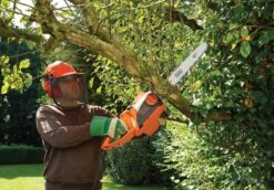 Black & Decker Tronçonneuse BLACK + DECKER CS2040 - 2000W - Longueur De Guide 40cm - Frein De Chaîne -Outils Pro Soldes 1200x837