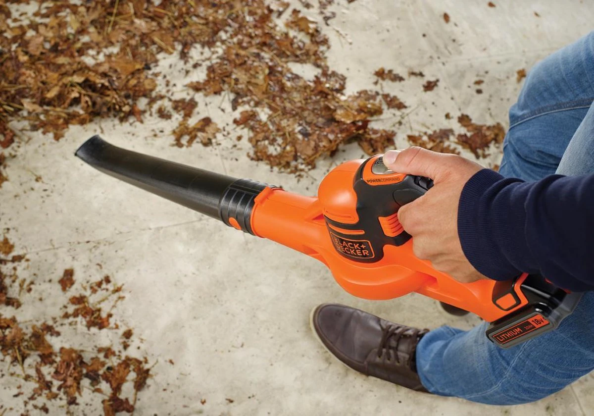 Black & Decker Souffleuse à Feuilles BLACK+DECKER GWC1820PC-QW - Faible Bruit - 18V - Vitesse De Soufflage 209 Km / H 5 Black & Decker Souffleuse à Feuilles BLACK+DECKER GWC1820PC-QW - Faible Bruit - 18V - Vitesse De Soufflage 209 Km / H - Image 3