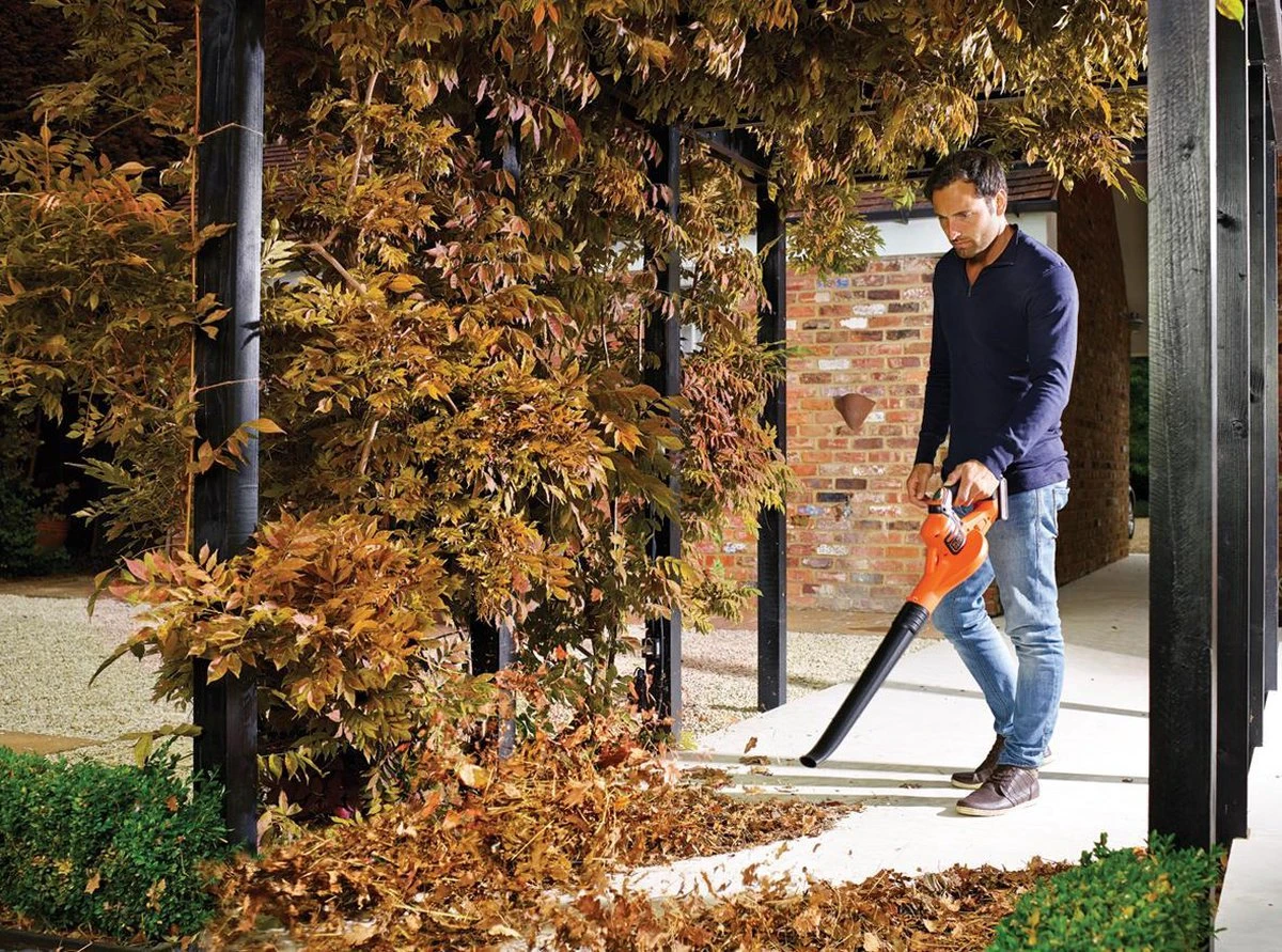 Black & Decker Souffleuse à Feuilles BLACK+DECKER GWC1820PC-QW - Faible Bruit - 18V - Vitesse De Soufflage 209 Km / H 6 Black & Decker Souffleuse à Feuilles BLACK+DECKER GWC1820PC-QW - Faible Bruit - 18V - Vitesse De Soufflage 209 Km / H - Image 4