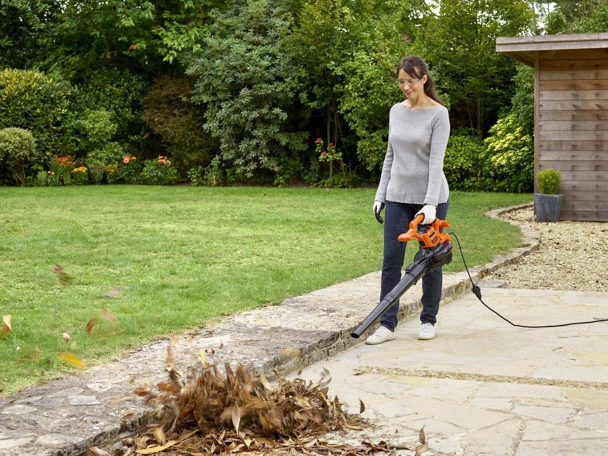 Black & Decker BLACK+DECKER BEBLV260 Souffleuse à Feuilles - 2600W - 3-en-1 - Sac De Collecte 40L 8 Black & Decker BLACK+DECKER BEBLV260 Souffleuse à Feuilles - 2600W - 3-en-1 - Sac De Collecte 40L - Image 6