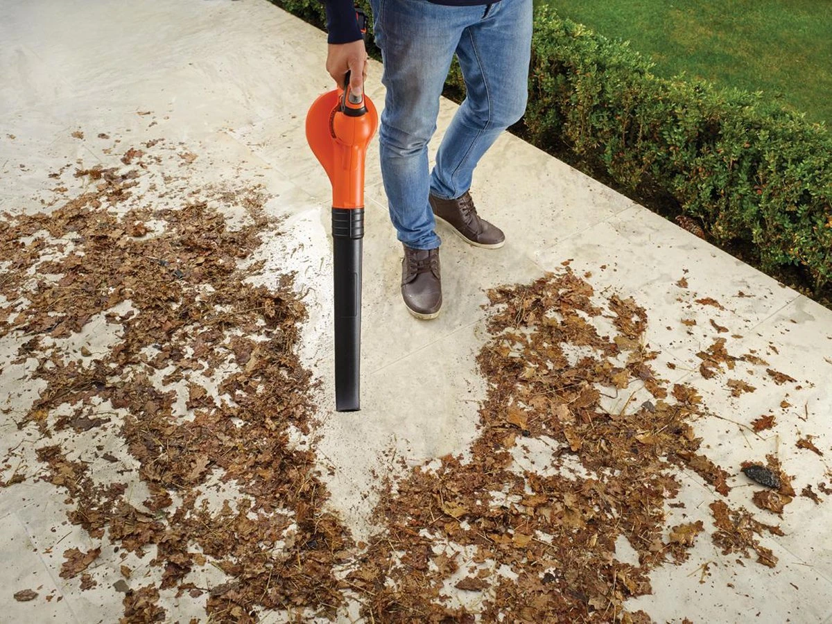 Black & Decker Souffleuse à Feuilles BLACK+DECKER GWC1820PC-QW - Faible Bruit - 18V - Vitesse De Soufflage 209 Km / H 7 Black & Decker Souffleuse à Feuilles BLACK+DECKER GWC1820PC-QW - Faible Bruit - 18V - Vitesse De Soufflage 209 Km / H - Image 5