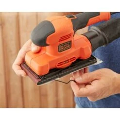 Black & Decker Ponceuse Vibrante Filaire 150W 14 000trs/min, Avec Un Sac De Collection Des Poussières Et 1 Abrasif BLACK+DECKER BEW220-QS -Outils Pro Soldes 34599695 4