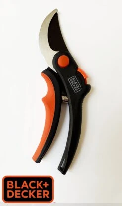 Black & Decker Sécateur Black+Decker - Bypass - Ciseaux à Fleurs - Lames En Acier Trempé - Zwart/ Oranje - Epaisseur De Branche Diamètre De Coupe Max Ø 13 Mm 19 Black & Decker Sécateur Black+Decker - Bypass - Ciseaux à Fleurs - Lames En Acier Trempé - Zwart/ Oranje - Epaisseur De Branche Diamètre De Coupe Max Ø 13 Mm -Outils Pro Soldes 715x1200