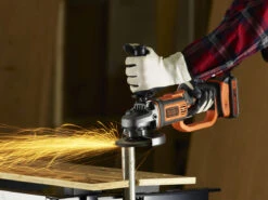 Black & Decker BCG720N-XJ Meuleuse D'angle Sans Fil 18 Volts, Batteries Et Chargeur Exclus -Outils Pro Soldes bcg720n xj meuleuse d 039 angle sans fil 18 volts batteries et chargeur exclus 3