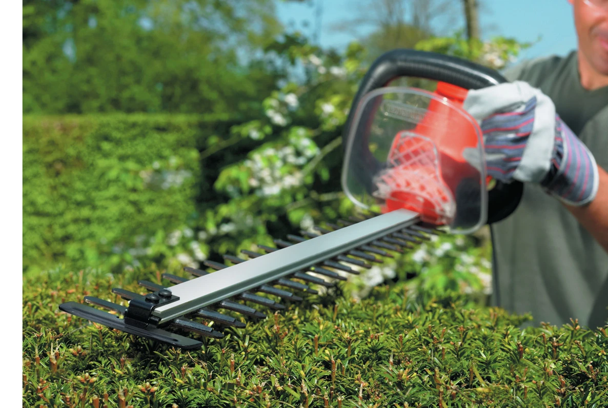 Black & Decker GT7030-QS Taille-haie 700 Watt 70 Cm 4 Black & Decker GT7030-QS Taille-haie 700 Watt 70 Cm - Image 2