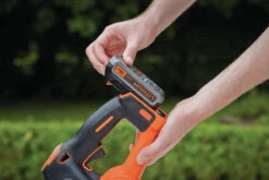 Black & Decker GTC18502PC-QW Taille-haie Sans Fil 50 Cm 18 Volts 2.0 Ah Li-ion -Outils Pro Soldes gtc18502pc qw taille haie sans fil 50 cm 18 volts 2 0 ah li ion 3